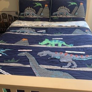 Pottery Barn Dinosaur Bedding set queen/full